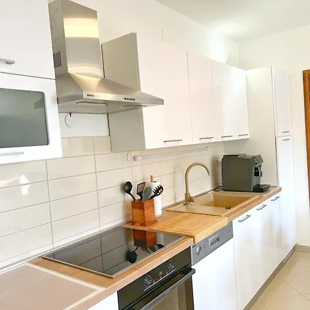شقة New And Modern Kala With Seaview, Ližnjan