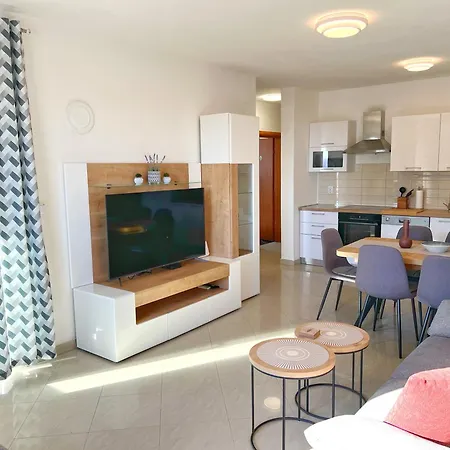 New And Modern Kala With Seaview, شقة Ližnjan